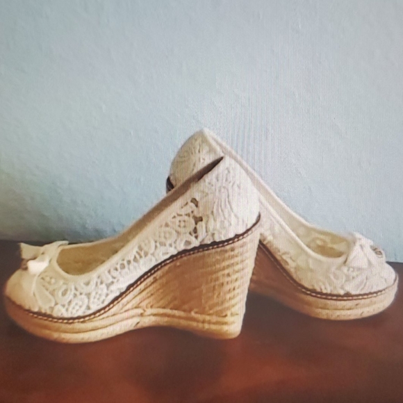 Authentic Tory Burch Sandals - Picture 9 of 16